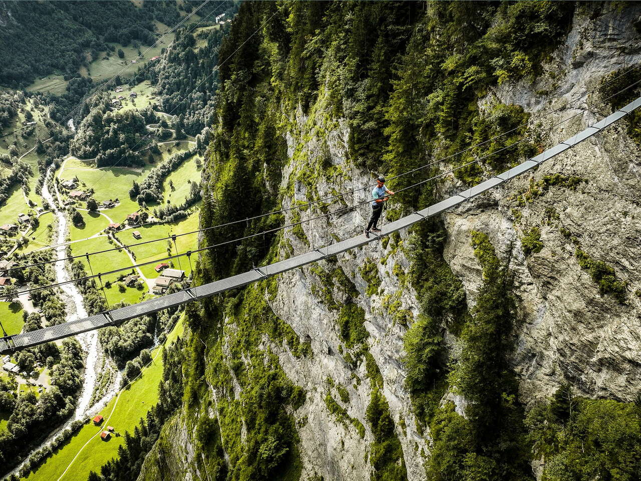 Nur für Schwindelfreie: Das Markenzeichen des Klettersteigs Mürren-Gimmelwald ist diese Hängebrücke.